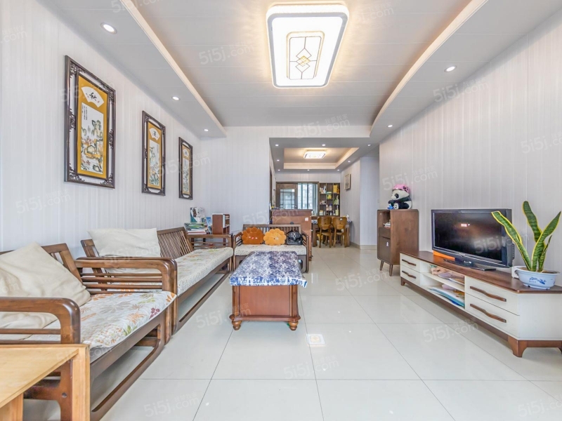 湖岸名家北区，多层三房，全新装修，全屋竹纤维板，环保