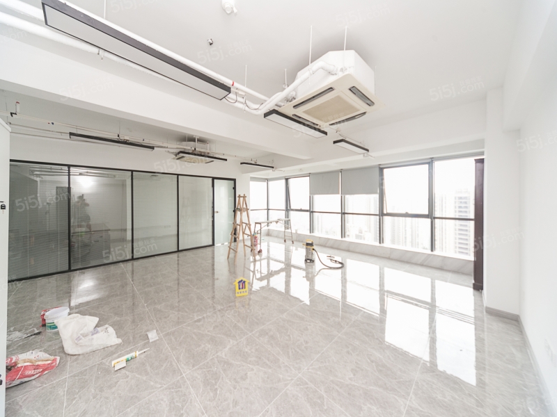 新区哥伦布 公寓4.6米挑高全新装修拎包入住！