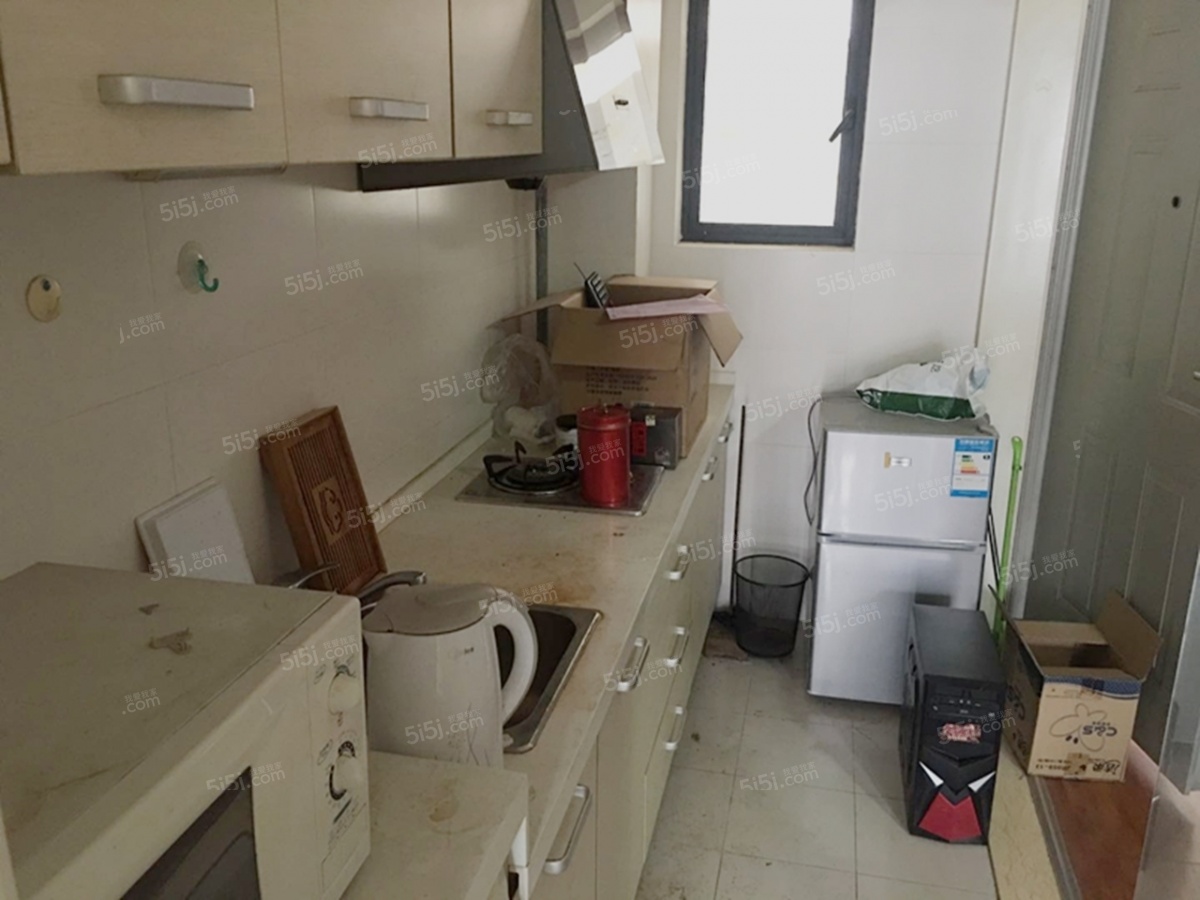 仙林学则路 康桥圣菲 朝南 单独厨房通管道气 满两年