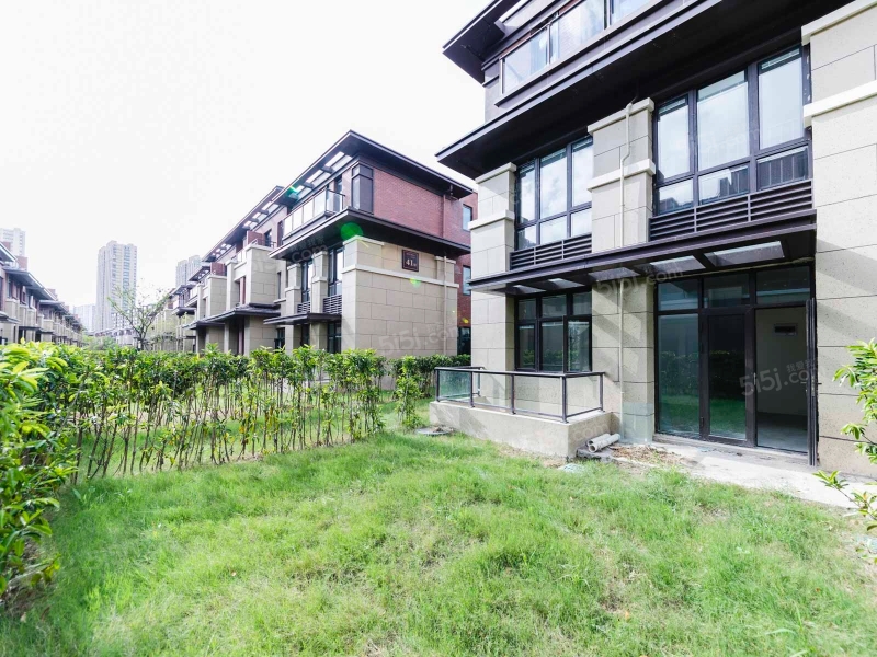 金双湖花园湖畔樾山联排别墅东边户全新毛坯
